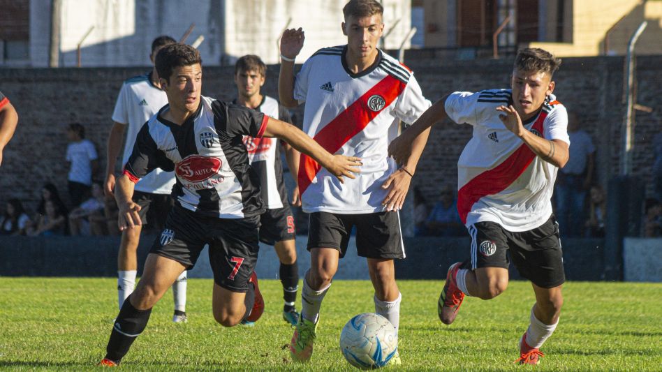 River y Alumni comenzarán a disputar la serie final del Torneo Apertura de Primera División. El encuentro se disputará el domingo en el Lorenzo Palacios, a las 15.30.  Foto: archivo Nacho Correa.