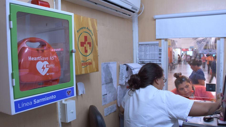 Reglamentan la Ley de Prevención de Muerte Súbita: ¿Dónde deberán instalarse desfibriladores?