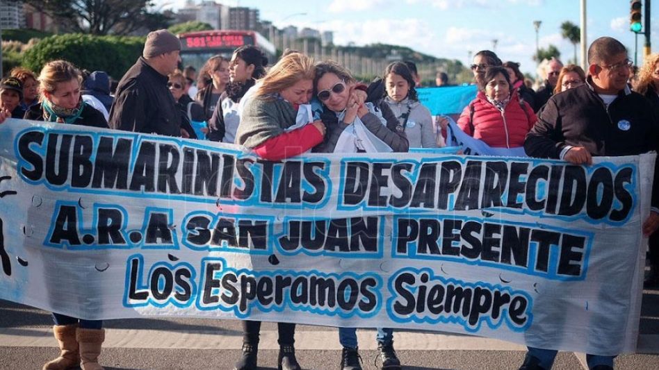 Familiares ARA San Juan califican de "golpe judicial" el sobreseimiento a Macri