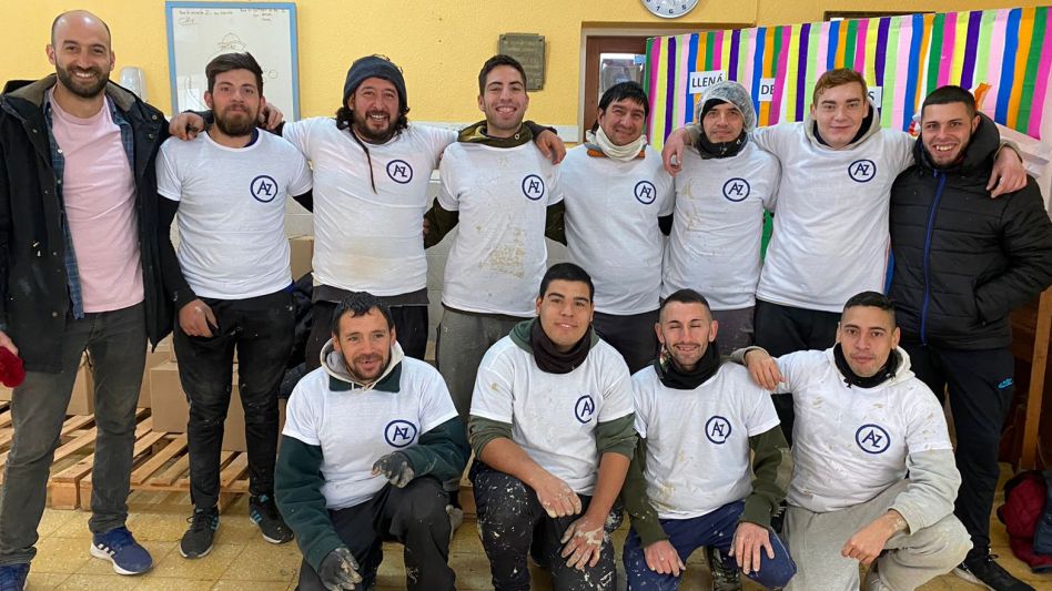 Integrantes del Frigorífico Azul pintaron la Escuela N° 2