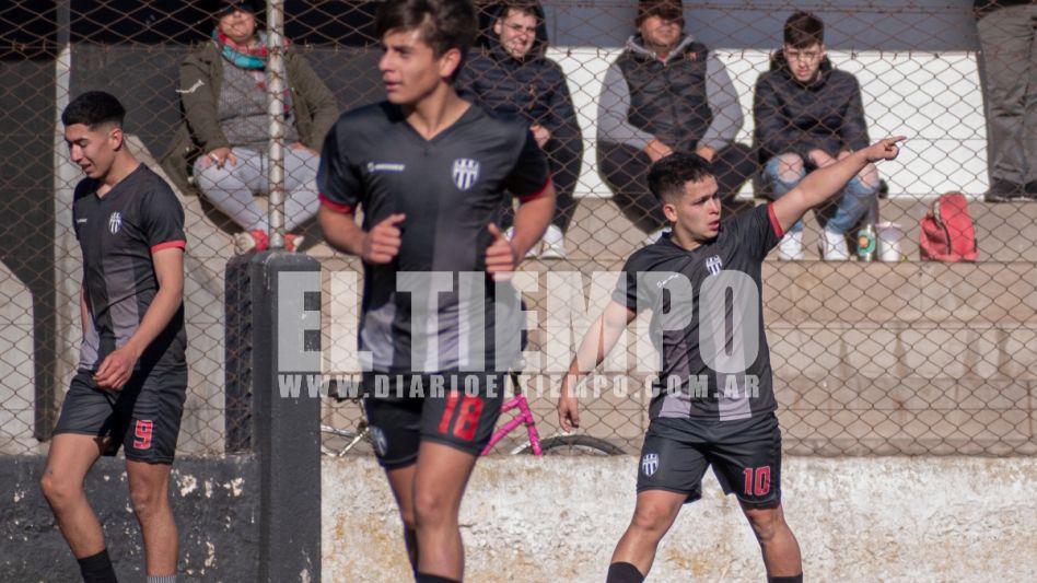 Alumni festejó en Sexta División. Foto: Nicolás Murcia.