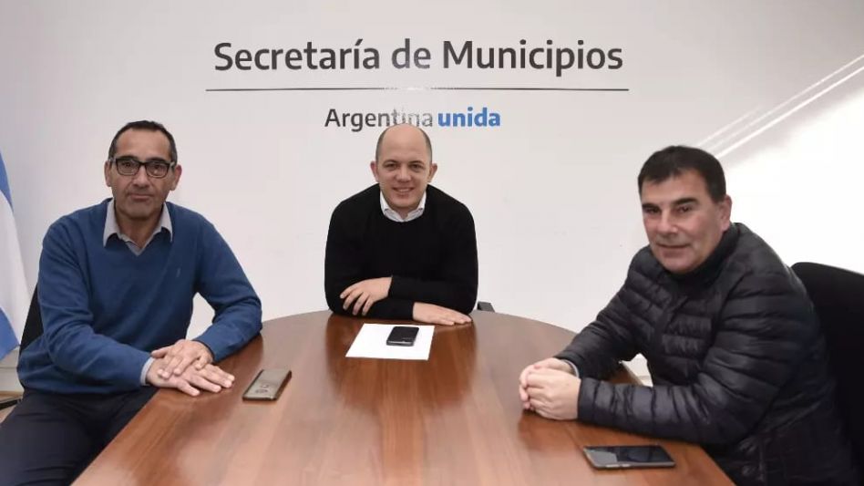Sombra y Bertellys junto al secretario de Asuntos Municipales de la Nación, Avelino Zurro. PRENSA FDT