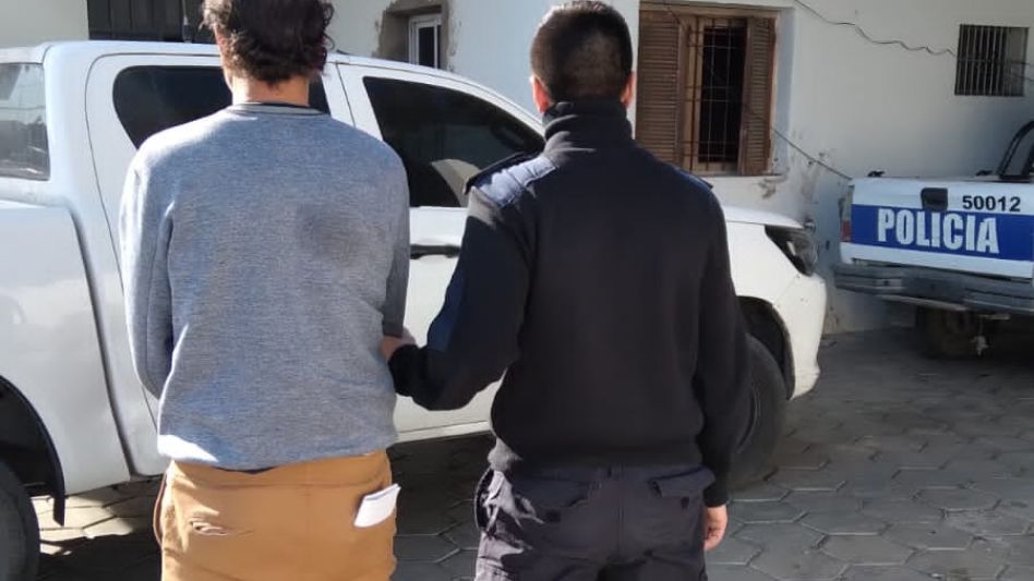 Arrestado por romper el vidrio de la puerta de la oficina de Camuzzi Gas Pampeana