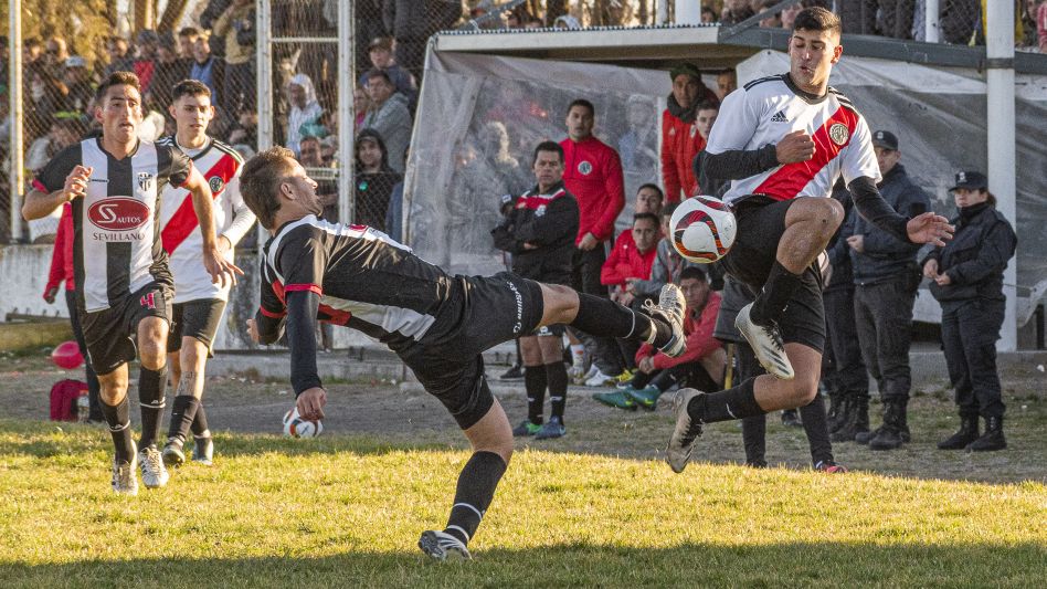 Alumni y River se enfrentará el domingo, a partir de las 15.30, en el Emilio S. Puente en la revancha de la serie final del Torneo Apertura de Primera. Foto: archivo - Nacho Correa.