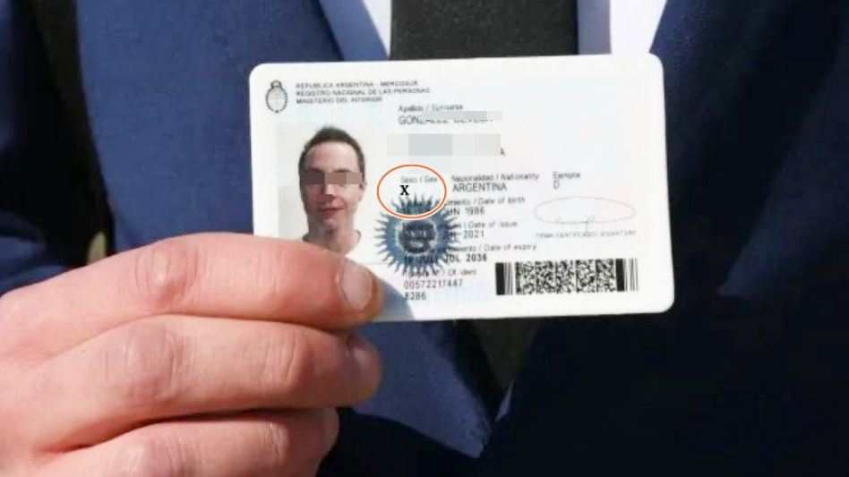 Al menos una persona por día rectifica su identidad en el DNI con la X