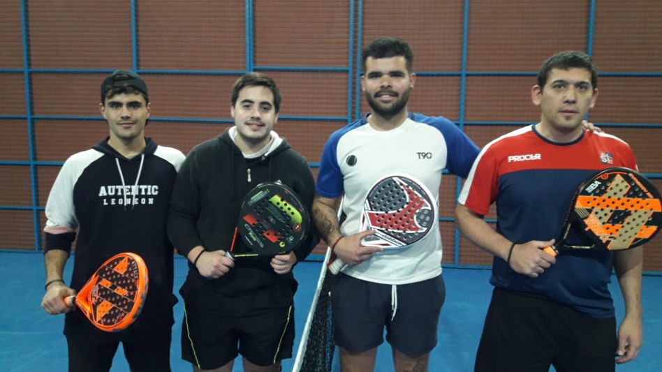 Mateo Abot, Tadeo Bevacqua, Diego Conti y Guillermo Lurbe fueron los finalistas de 7° Libre. Foto: GENTILEZA PÁDEL. 