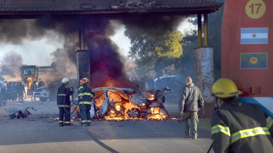 Olavarría: un hombre y su hija murieron tras chocar e incendiarse su auto e investigan si fue intencional