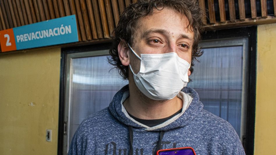 Alexis Labianca, uno de los coordinadores de la posta de inoculación contra el Covid-19 que funciona en Vialidad Provincial. FOTO NACHO CORREA 