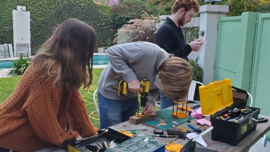 Mención de honor para alumnos de Cipolletti que diseñaron un satélite con una lata de gaseosa