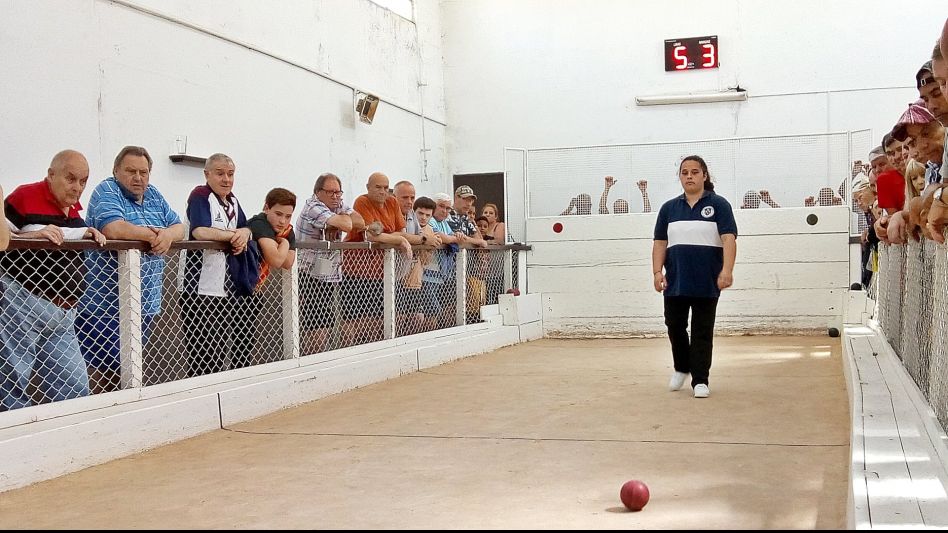 Rocío Siris será una de las azuleñas en la categoría A en el Provincial, que comenzará mañana en canchas de esta ciudad, Chillar y Olavarría. Foto: archivo