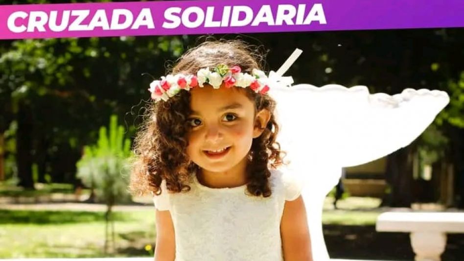 Krystal, la nena de 4 años que será sometida a una intervención quirúrgica en la ciudad de La Plata. Sus padres piden la colaboración de la comunidad para afrontar los gastos de estadía.