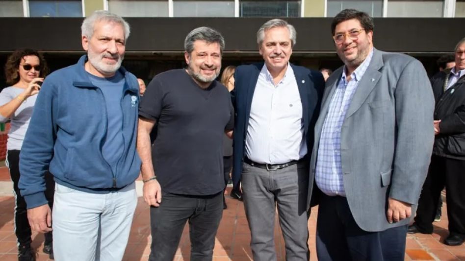 Juan Manuel Olmos, el primero desde la derecha. (Archvo)