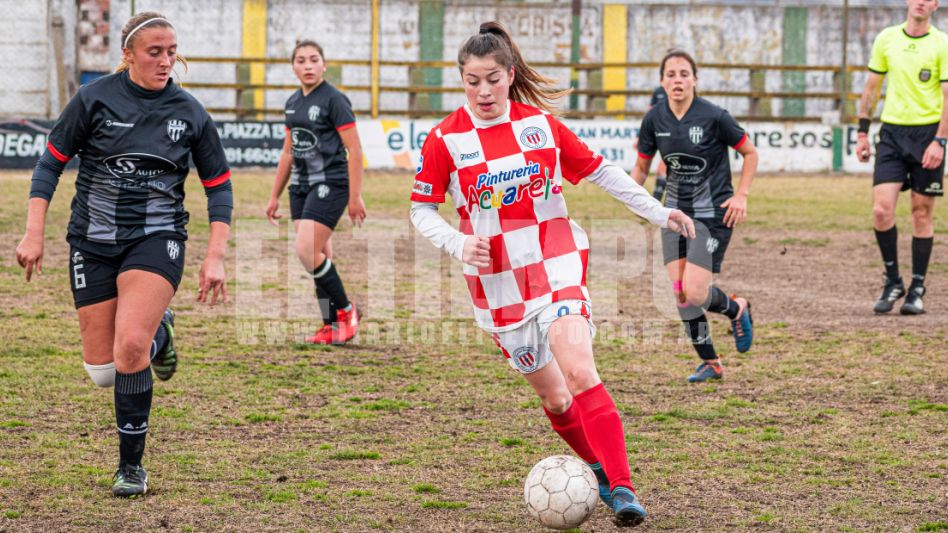 A diferencia de lo que ocurre con los equipos de varones, las chiscas de Estrellas estuvieron cerca del cetro en este campeonato. Foto: Nacho Correa.