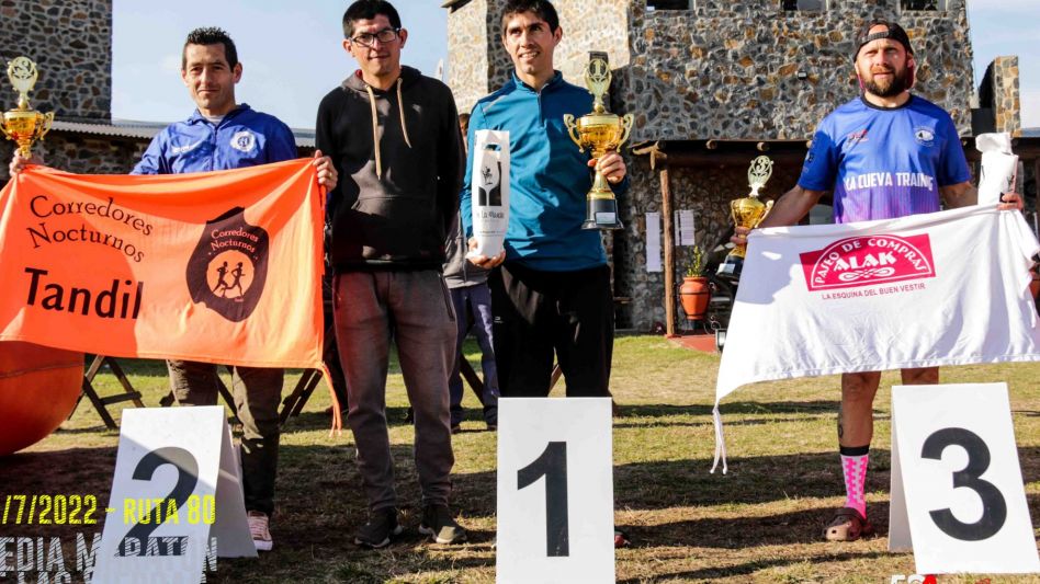  Gustavo Fernández fue el primero en completar la distancia de los 21 kilómetros. Lo escoltaron Manuel Aramburu y Marcos Pereyra.
