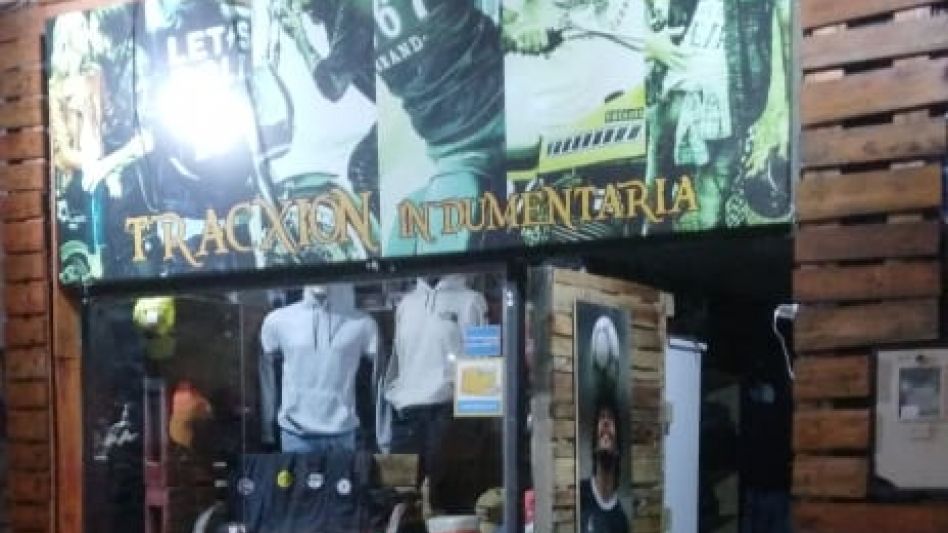 La comisión, hoy miércoles, de varios delitos derivó en las retenciones de dos menores y en la aprehensión de una joven. FOTOS: EPDS AZUL/PBA