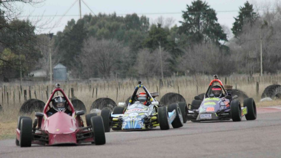 Las divisionales del centro empezarán la rutina en la pista del autódromo olavarriense, y lo hará con las clasificaciones. Las mismas empezarán a las 10. FOTO: ARCHIVO GENTILEZA JLD FOTOGRAFÍA