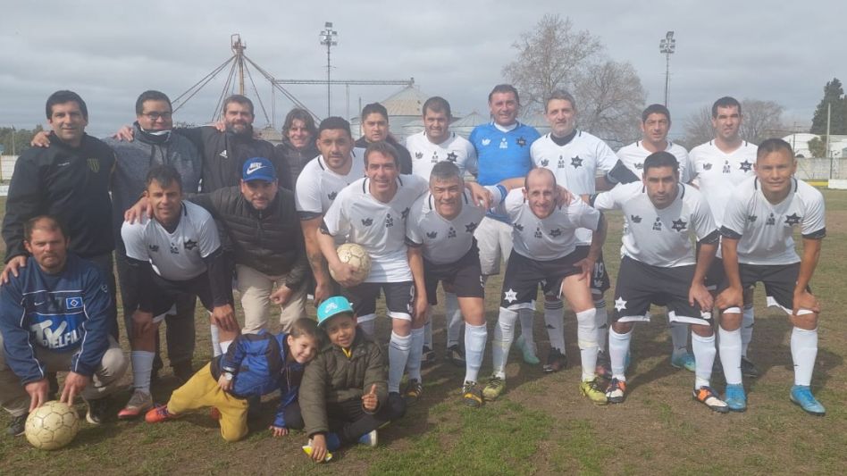 Azul Athletic y Chacarita Juniors superaron a Alumni y Piazza respectivamente, y estarán jugando la final de la Copa Azuleña Senior. 