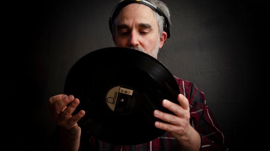 Gabriel López Marti estará este sábado con un set de vinilos y una selectiva compilación.    