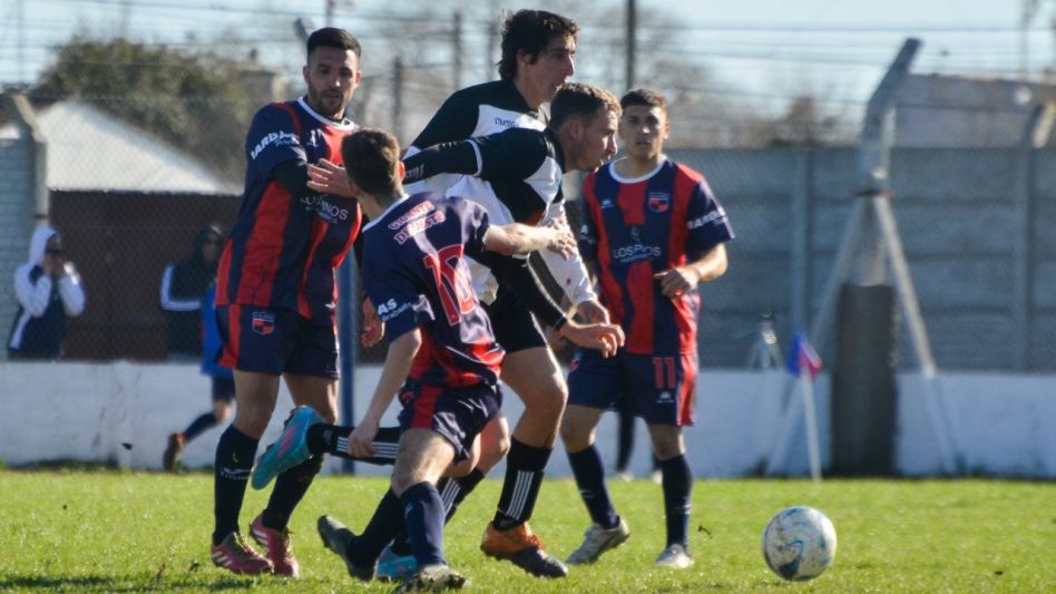 Este lunes se completó la tercera fecha del Torneo Clausura de la Liga de Fútbol de Azul para las categorías, Primera, Sexta y Fútbol Femenino. Foto: gentileza Ailén Zampini.
