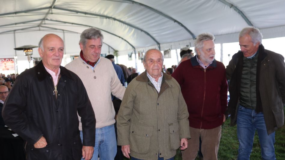 El ingeniero Horacio Gutiérrez (centro) acompañado por Alfonso Bustillo, Nicolás Pino, Mario LLambías y Manuel Olarra Lynch.