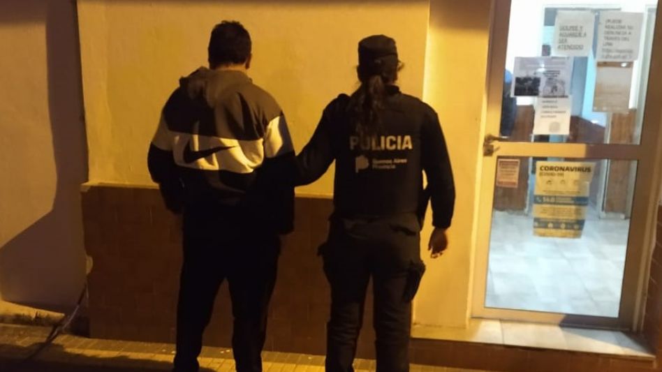 Tras haber sido arrestado este jueves que pasó en la localidad olavarriense de Sierra Chica, se aguardaba por un cupo para que el condenado por estos ilícitos fuera trasladado a una unidad penal.  