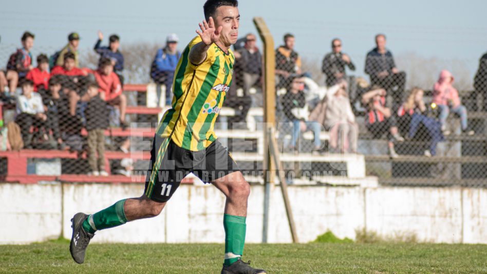 Con gol de Braian Solano, Piazza, con un jugador menos, empezó ganando su duelo frente a Chacarita. Foto: Nicolás Murcia.