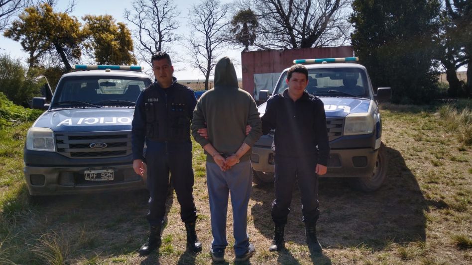 En Tedín Uriburu policías arrestaron hoy miércoles a un hombre que había sido condenado por vender estupefacientes. SUBCOMISARÍA CHILLAR/PBA