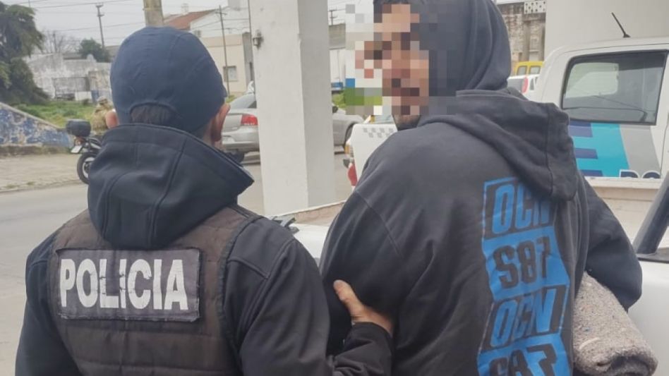 Tras permanecer en la comisaría primera, el joven condenado por varios hechos de violencia de género está preso desde ayer en la Unidad 7. SECCIONAL PRIMERA AZUL/PBA