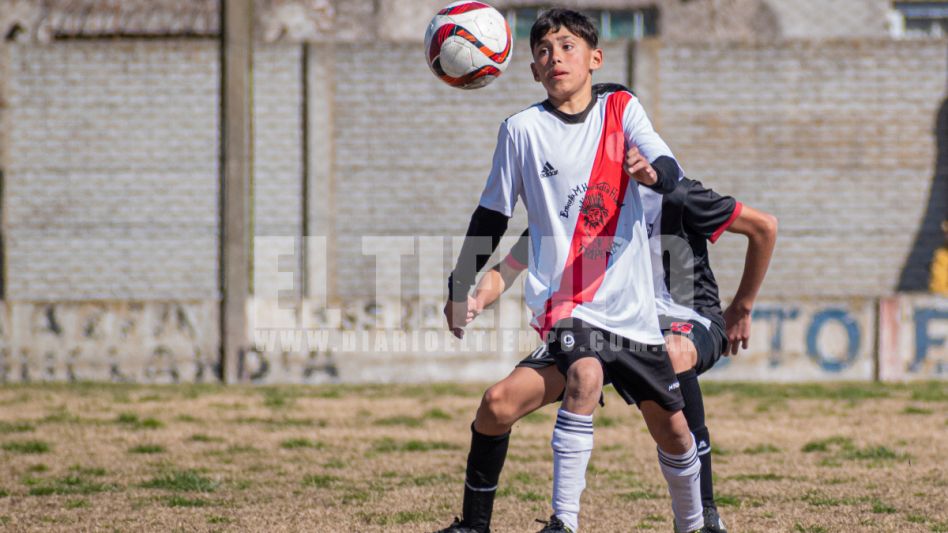 Alumni Azuleño ganó en sus cuatro enfrentamientos frente a River, en el Waddío Hesayne. Foto: Nicolás Murcia.