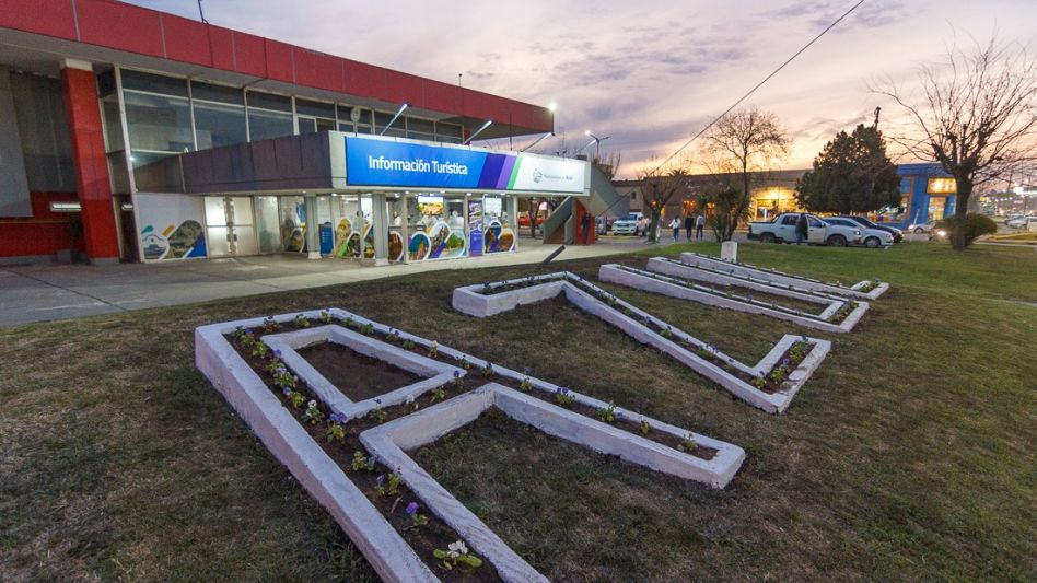 El Intendente recorrió la renovada Oficina de Información Turística 