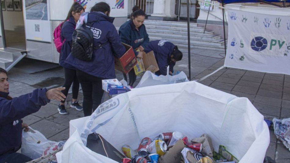 Hoy los azuleños tendrán la posibilidad de entregarle en mano a los recuperadores locales los materiales que diariamente separan en sus hogares.    ARCHIVO/EL TIEMPO