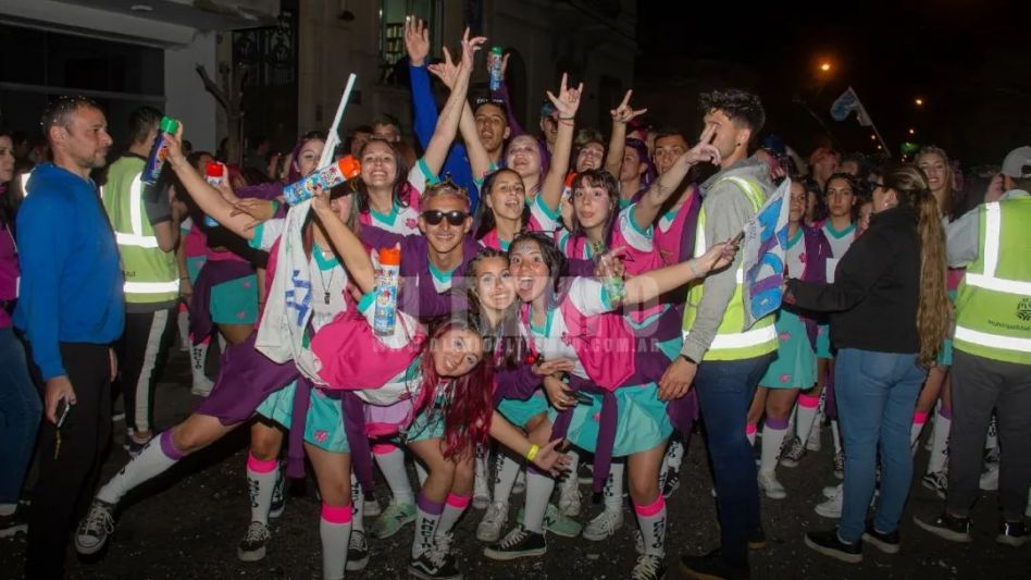La lluvia no pudo contra la fuerza y el color de la Promo 2022