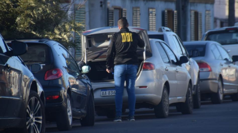 Policías de la DDI Azul y Tandil hicieron efectivo ayer por la tarde en Olavarría el arresto del defensor Oficial Martín Marcelli.  EN LÍNEA NOTICIAS/OLAVARRIA