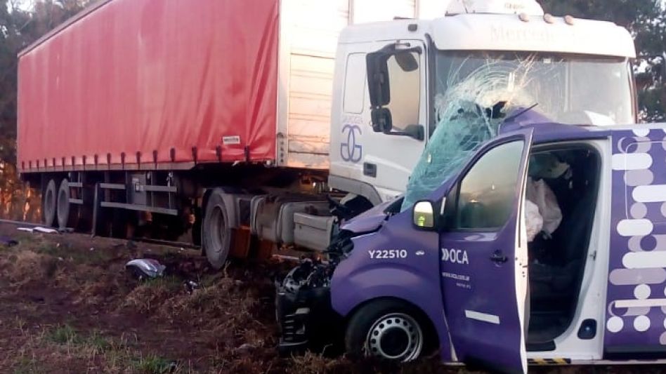 A pesar de la fuerte colisión,  los conductores de ambos vehículos no resultaron lesionados. FOTOS: VIAL AZUL/PBA