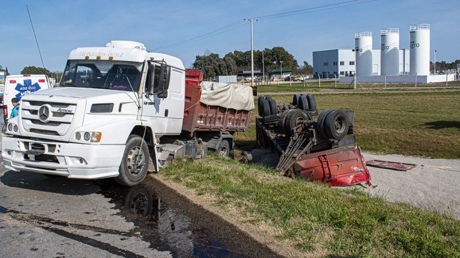 Choque por alcance entre camiones en Ruta 3