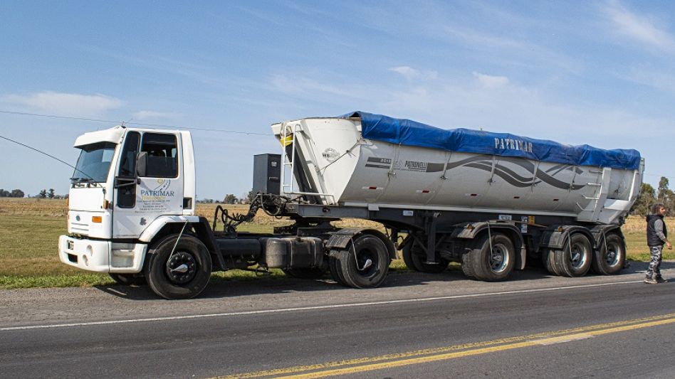 Choque por alcance entre camiones en Ruta 3