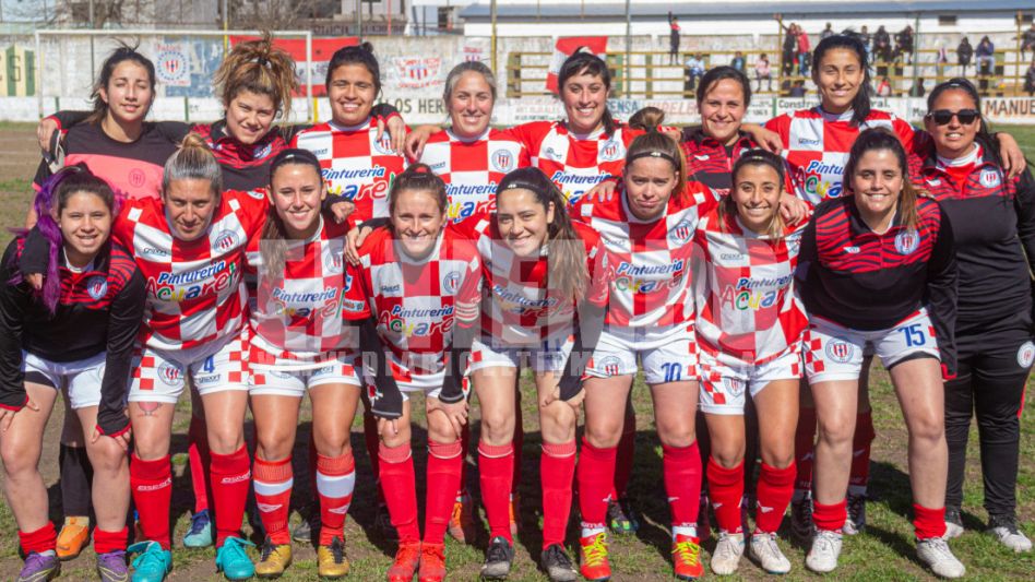 Las chicas de Estrellas se quedaron con el clásico por 2 a 0 y se ubican en la segunda posición de la zona A. Foto: Nicolás Murcia.
