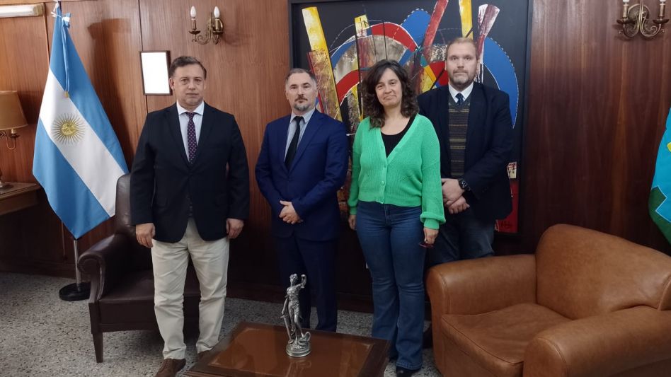 Por segunda vez en lo que va de este año el juez Federal Gabriel Di Giulio y el fiscal General Marcelo Sobrino mantuvieron un encuentro. FOTO: PRENSA FISCALÍA GENERAL AZUL