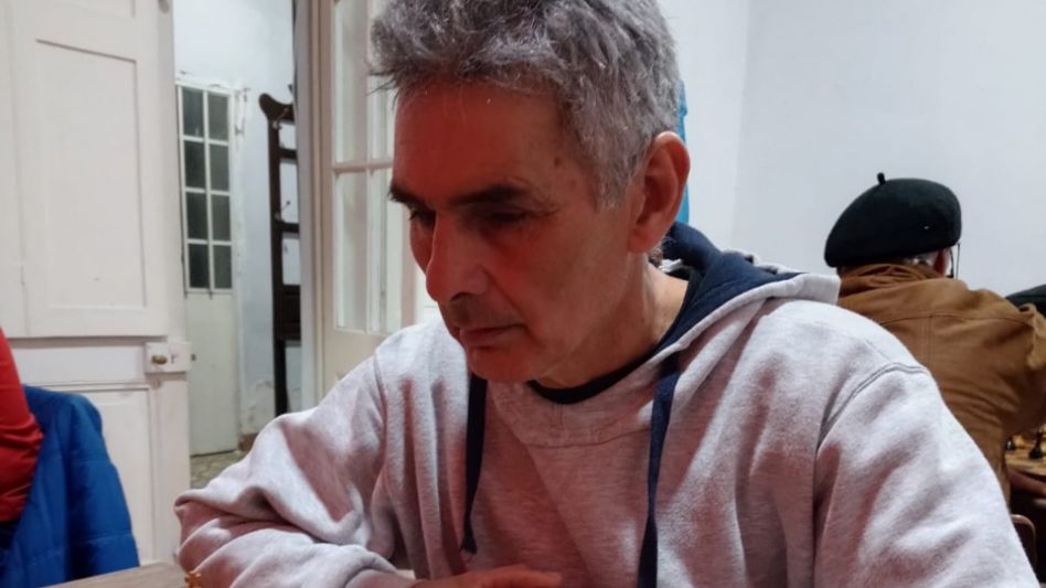 Eduardo Davis fue el ganador del Torneo ?Bar Net? que organizó el Círculo de Ajedrez de Azul. 