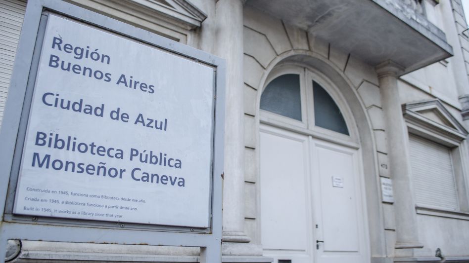 Donación de libros para  la "Biblioteca Cáneva"
