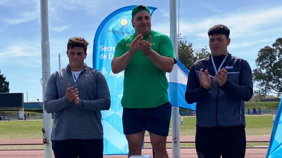 Juan Arrieguez y Gastón Larraburu se destacaron y se subieron al podio. El primero fue segundo en lanzamiento de bala; mientras que el otro atleta culminó tercero en salto triple.