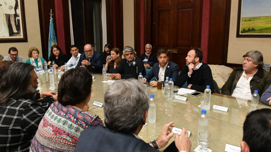 Kicillof confirmó el aumento a docentes y estatales : 25% promedio