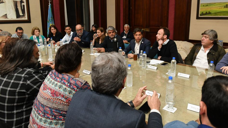 La Provincia ratificó que volverá a reunirse con docentes y estatales para discutir salarios el mes próximo