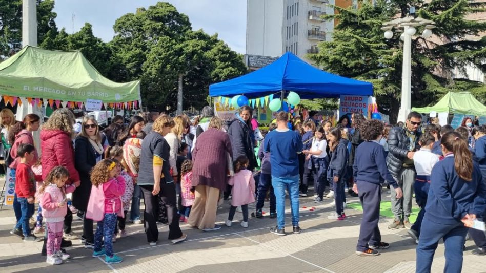 La jornada por el 30° de Atención Primaria de la Salud contó también con una feria de promoción y prevención de la salud en la plaza San Martín.