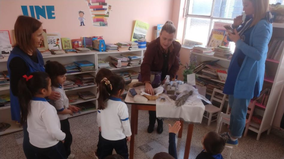 El martes se realizó un encuentro temático programado por el Club de la Lavanda, del cual participaron los niños del Jardín del Colegio Inmaculada Concepción y miembros del Club