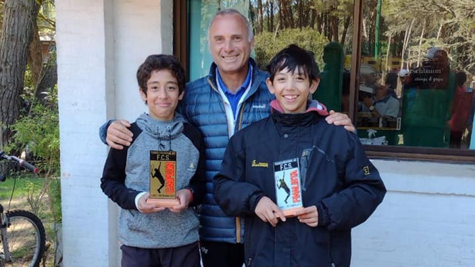 Kevin Vena (izquierda) se consagró campeón en Cariló.
