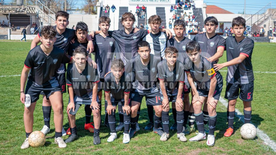 Alumni ganó en tres de los encuentros que disputó el sábado frente a Atlético Tapalqué, en el Emilio S. Puente. Foto: Nicolás Murcia.