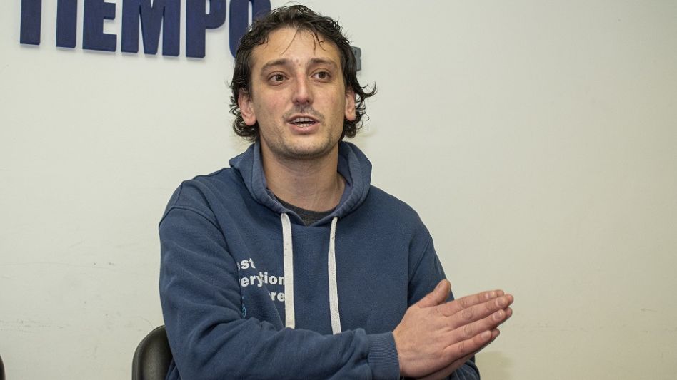 Alexis Labianca, uno de los coordinadores de la posta de inoculación contra el Covid-19 en esta ciudad, informó que el vacunatorio móvil estará hoy en la plaza del barrio El Sol. ARCHIVO