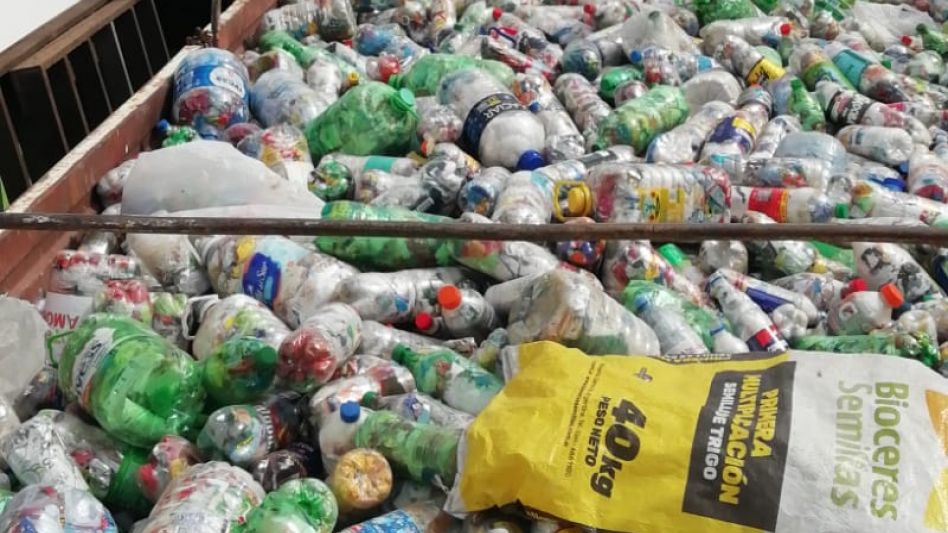 Envío de un nuevo cargamento de la campaña Botellas de amor