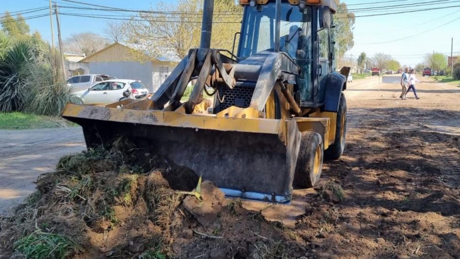 El intendente Bertellys constató trabajos de mejora de calles de tierra